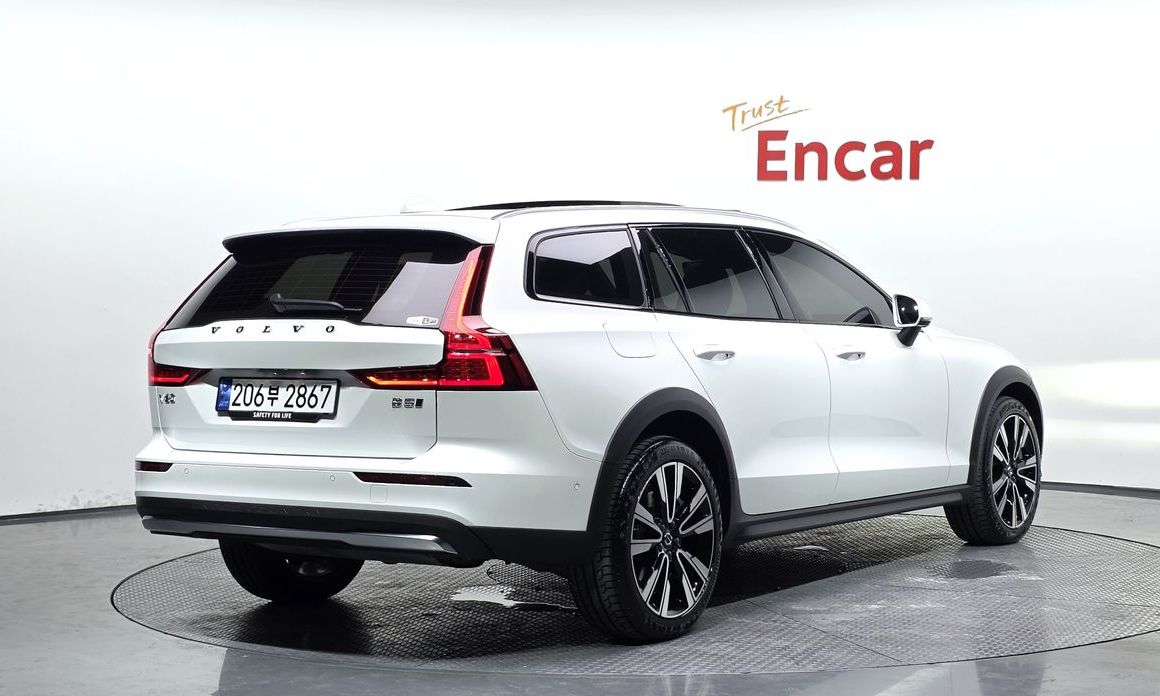 Volvo V60 B5 Ultimate AWD, 2023