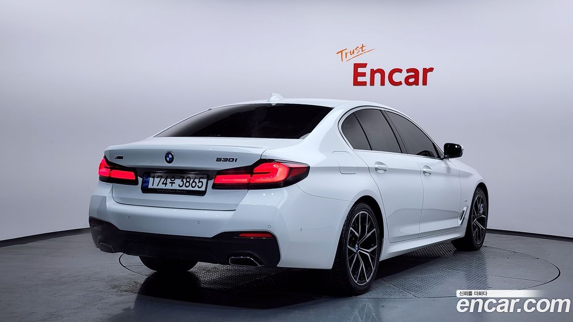 BMW 5-Series 530i xDrive M Sport Package, 2023