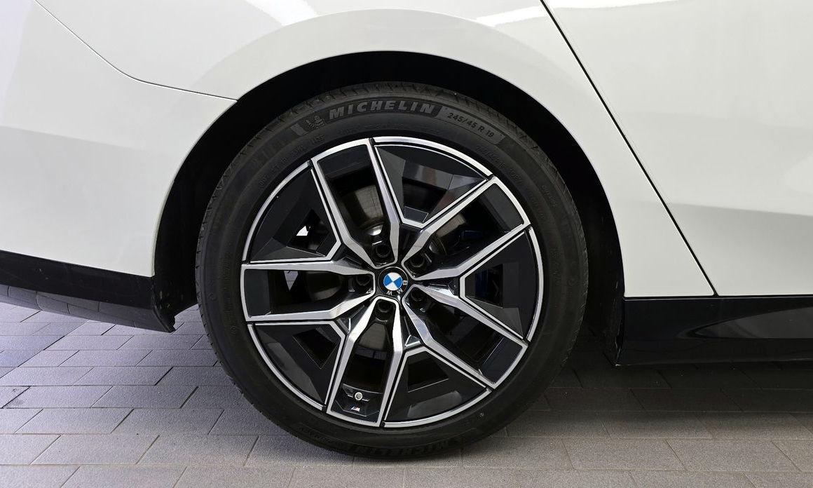 BMW 5-Series 520i M Sport, 2024