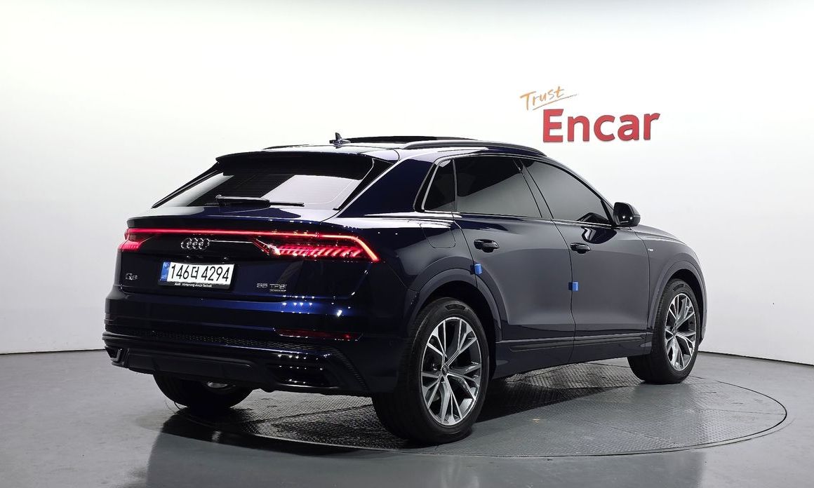 Audi Q8 55 TFSI Quattro Premium, 2022