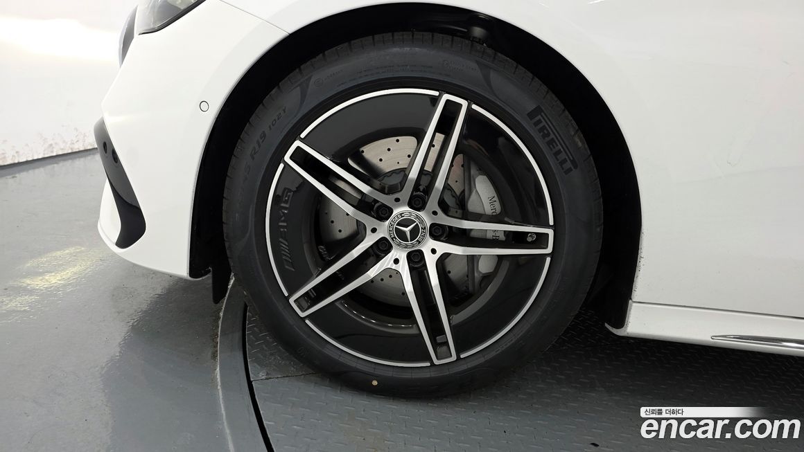 Mercedes-Benz E-Class E200 AMG Line, 2026