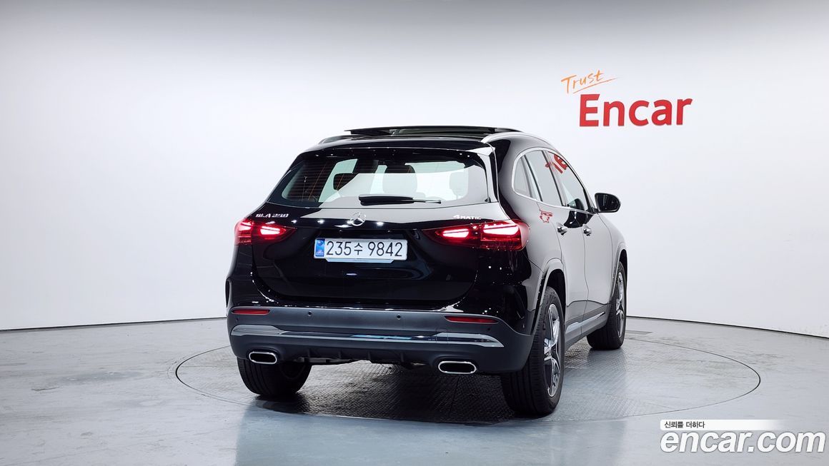 Mercedes-Benz GLA-Class GLA250 4MATIC, 2025
