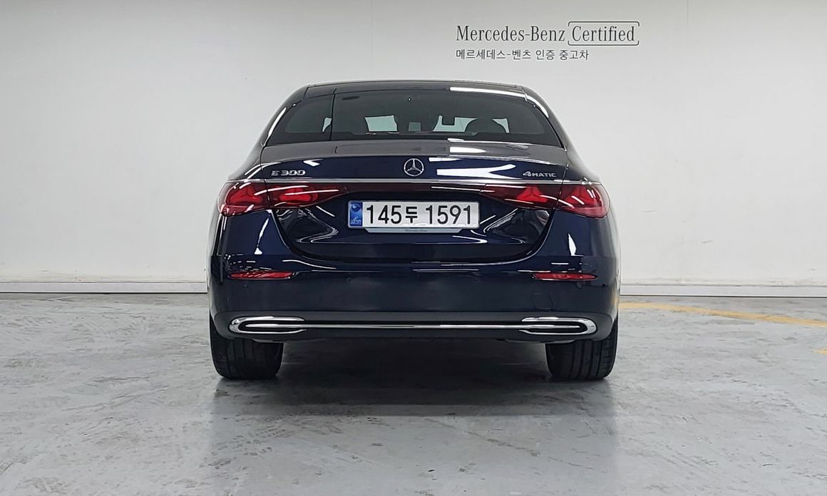 Mercedes-Benz E-Class E300 4MATIC Exclusive, 2025
