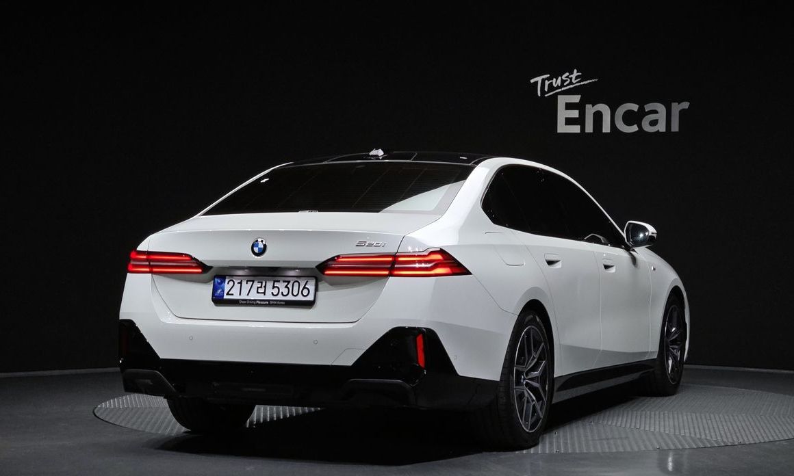 BMW 5-Series 520i M Sport, 2025