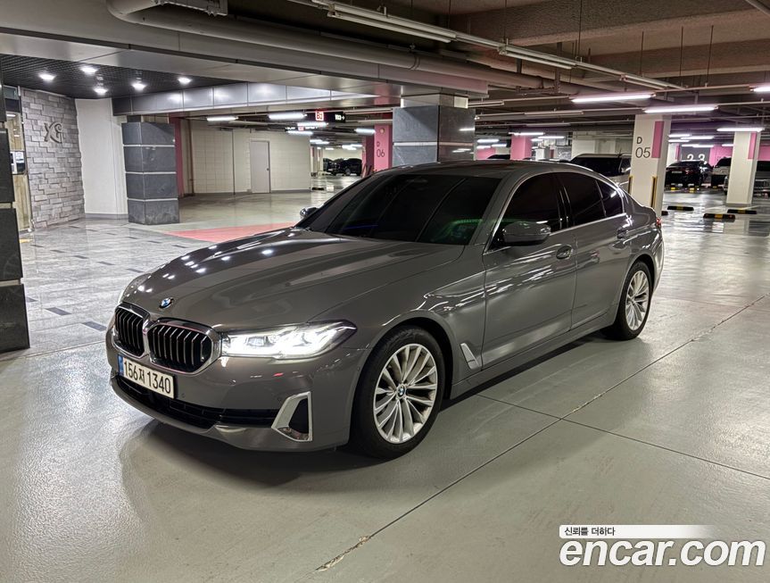 BMW 5-Series 520i Luxury, 2022