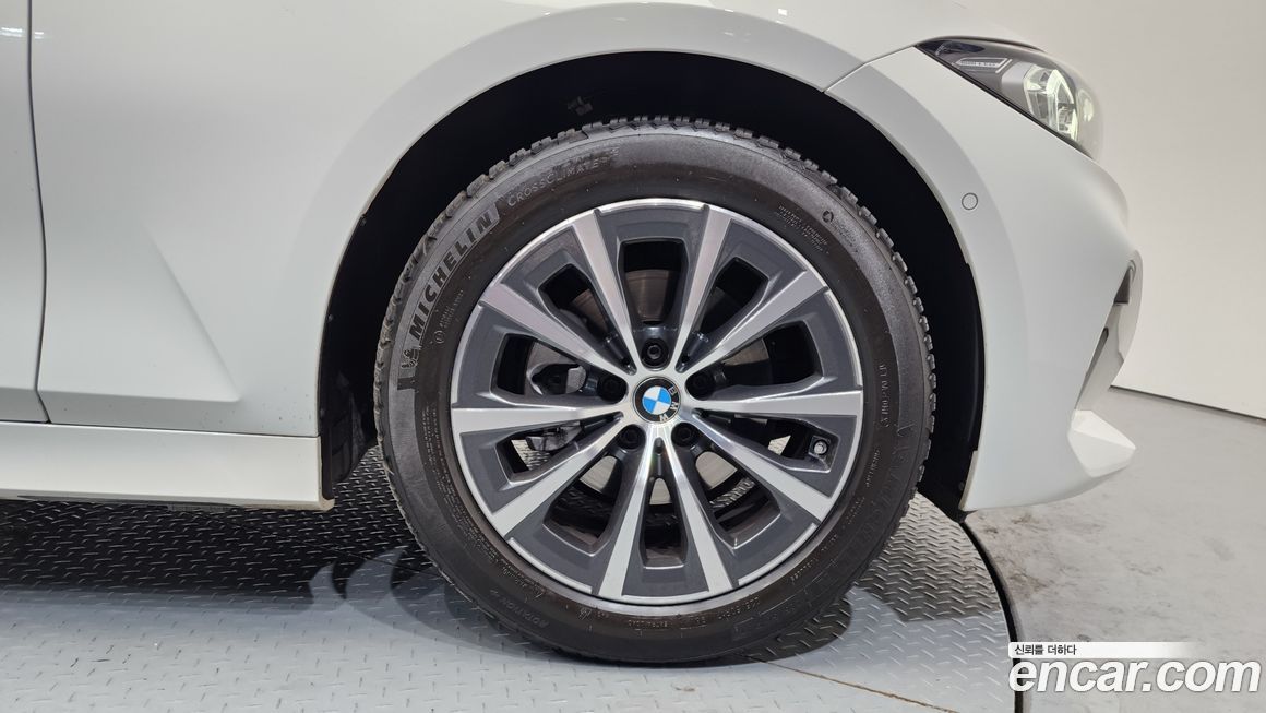 BMW 3-Series 320i, 2024