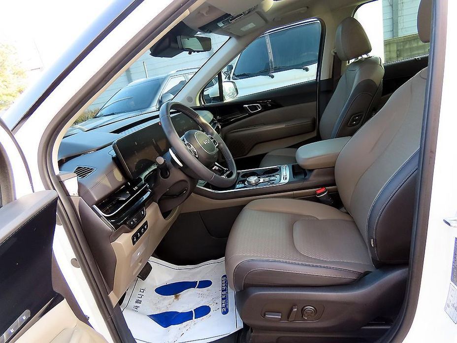 Kia Carnival 9-Seater Signature, 2025