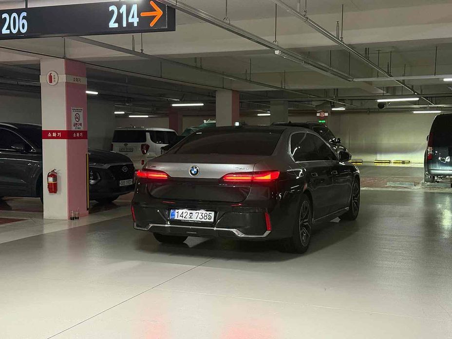BMW 7-Series 740d xDrive M Sport, 2025