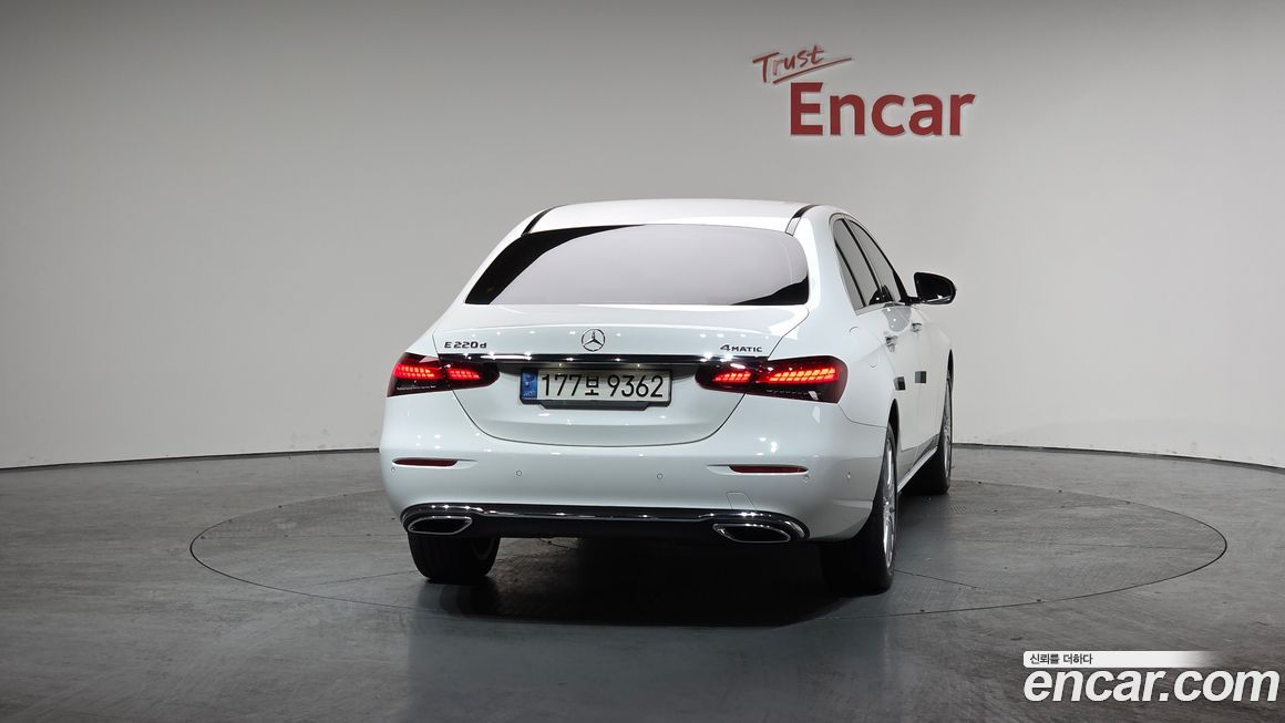 Mercedes-Benz E-Class E220d 4MATIC Exclusive, 2022