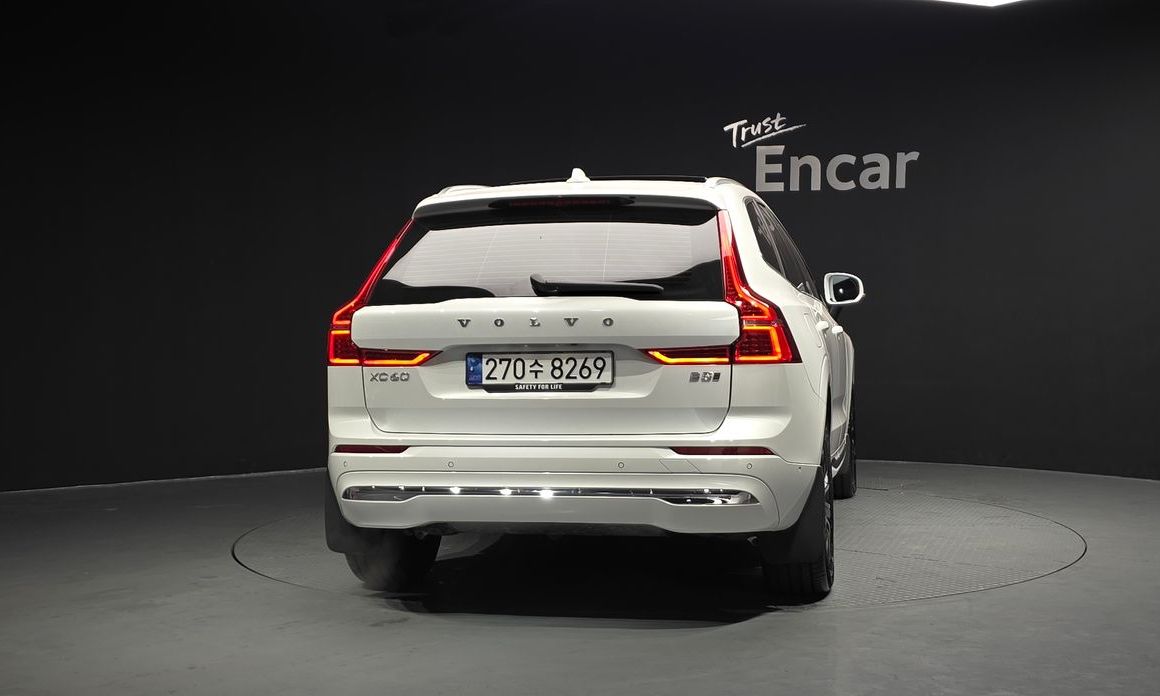 Volvo XC60 B5 Ultra Bright, 2025