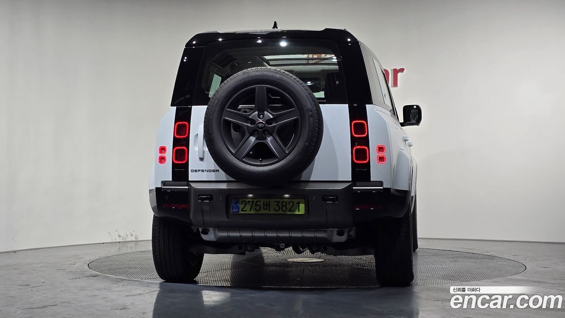 Land Rover Defender 110 P300 X-Dynamic SE, 2024