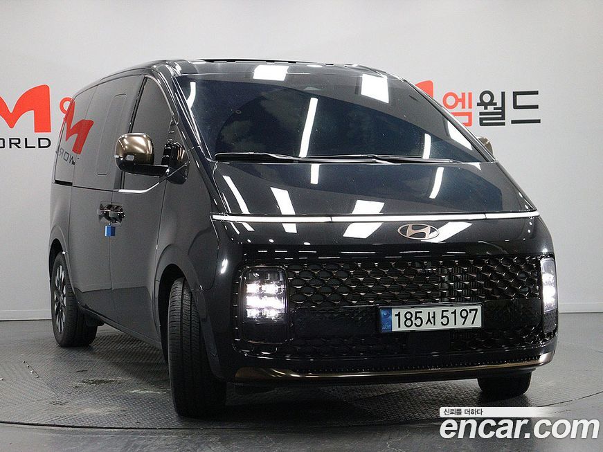 Hyundai Staria 4WD Lounge 7-Seater, 2025