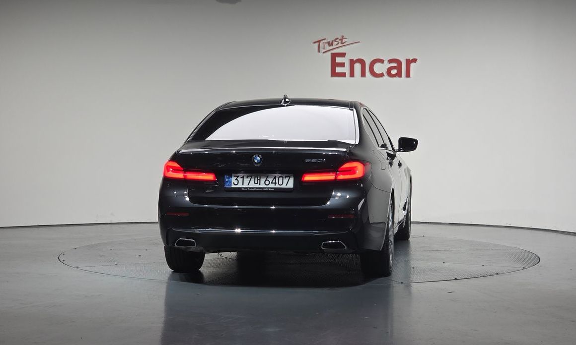 BMW 5-Series 520i Luxury, 2023