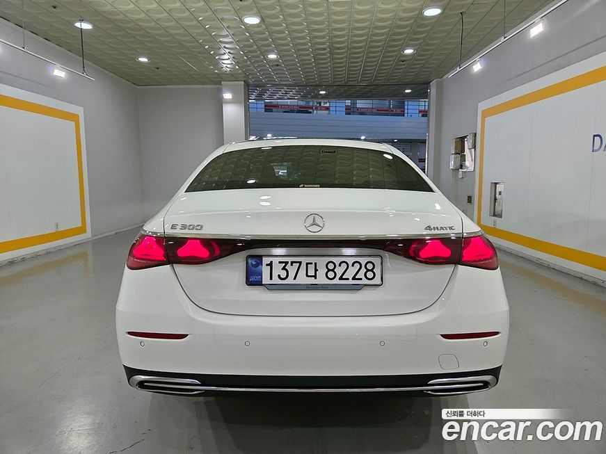 Mercedes-Benz E-Class E300 4MATIC Exclusive, 2025