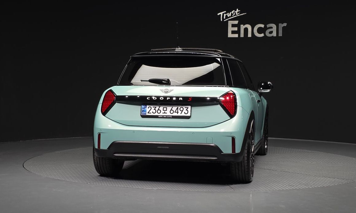 Mini Cooper Favoured, 2025
