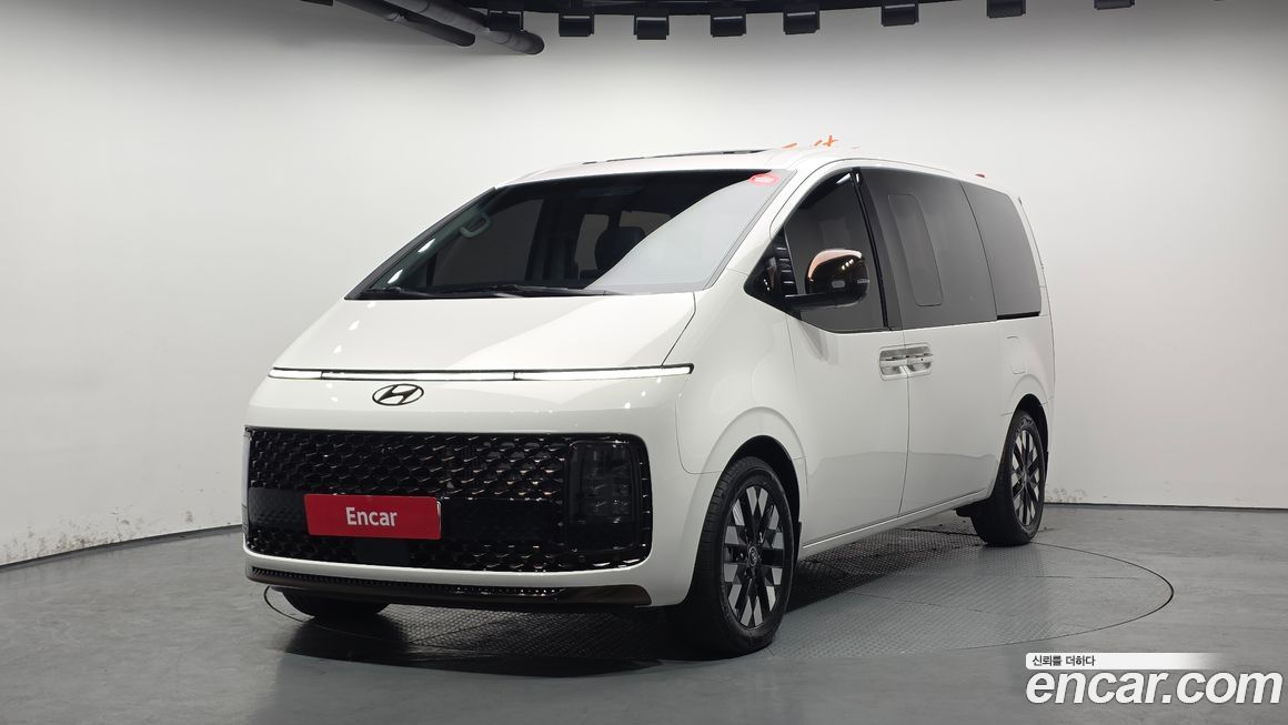 Hyundai Staria Lounge 7-Seater, 2025