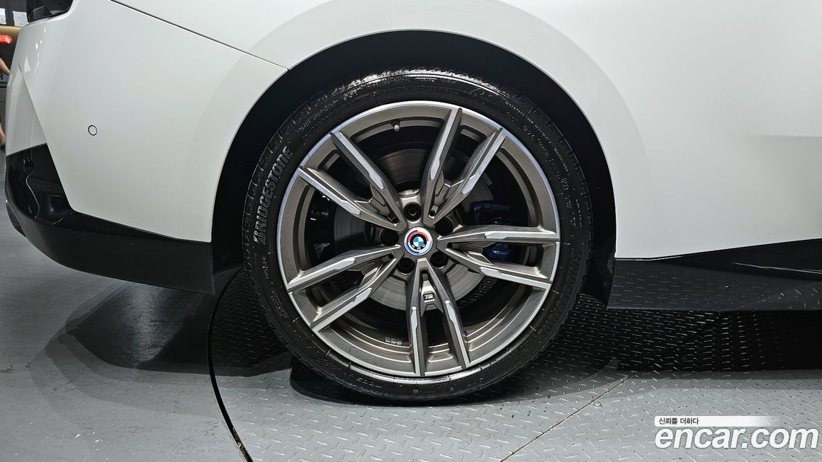 BMW 2-Series M240i xDrive Online Exclusive Coupe, 2023