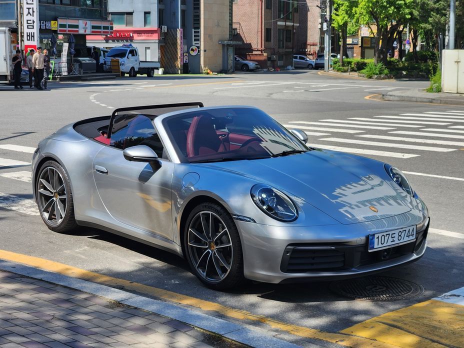 Porsche 911 Carrera 4 Cabriolet, 2024