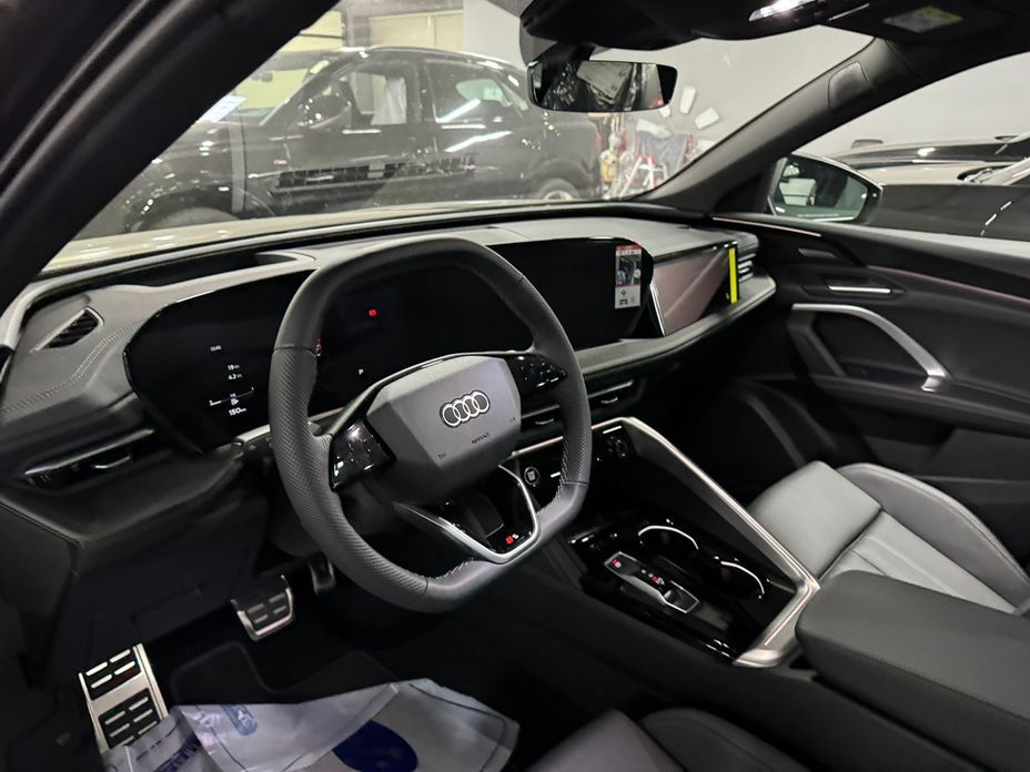 Audi Q5 40 TDI Quattro S Line Black Edition, 2025