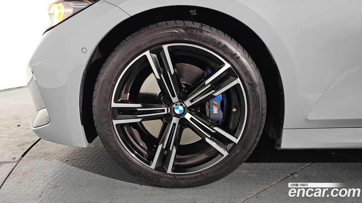 BMW 3-Series 320i Touring M Sports, 2023