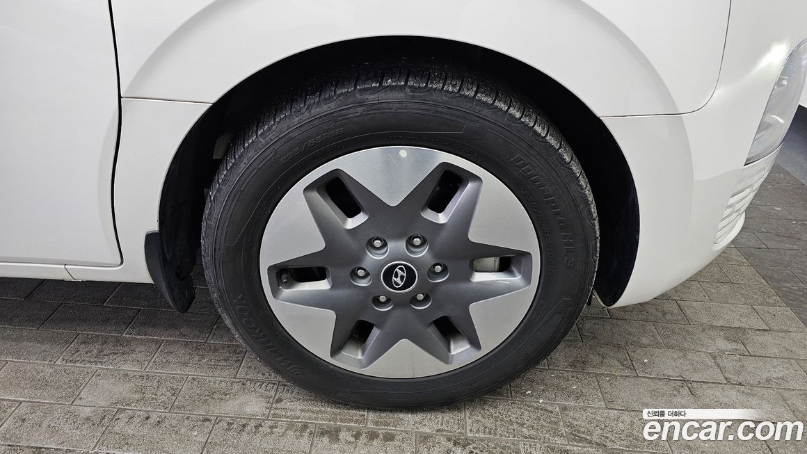 Hyundai Staria 4WD Tourer 9-Seater, 2024