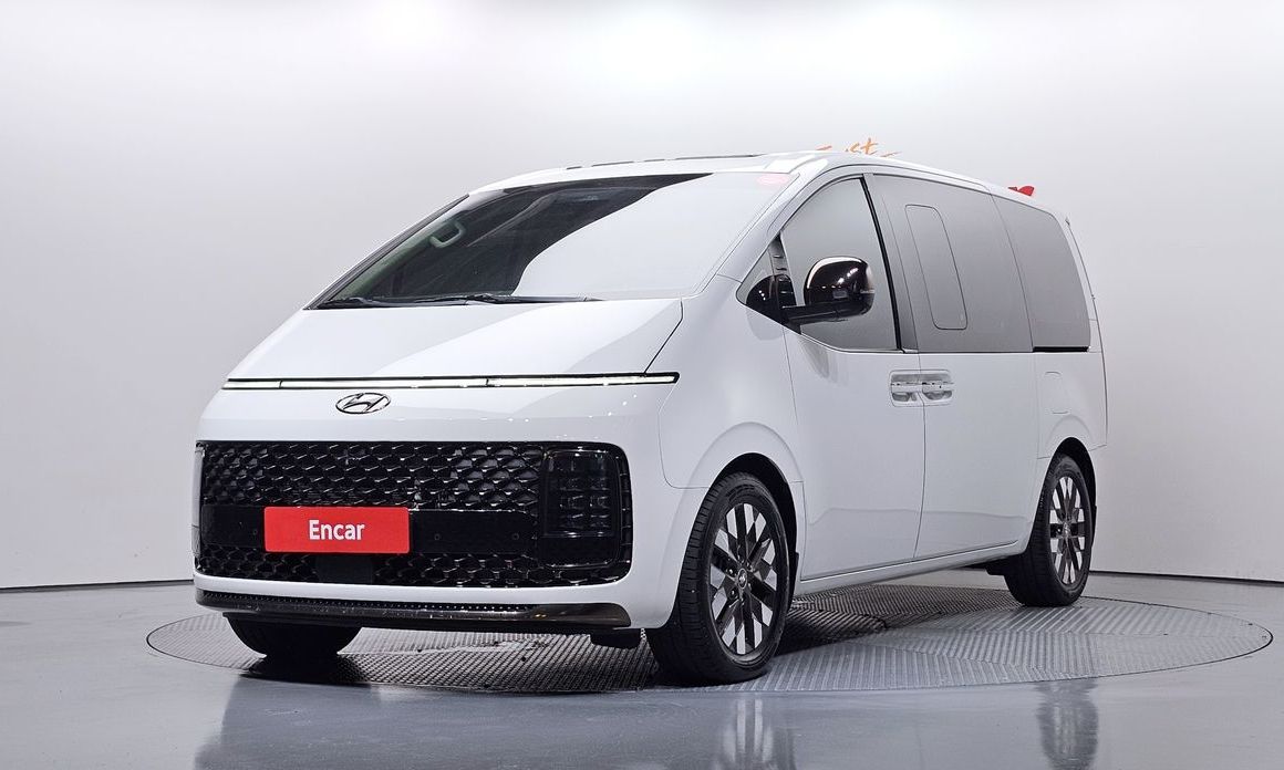 Hyundai Staria 4WD Lounge 9-Seater, 2022