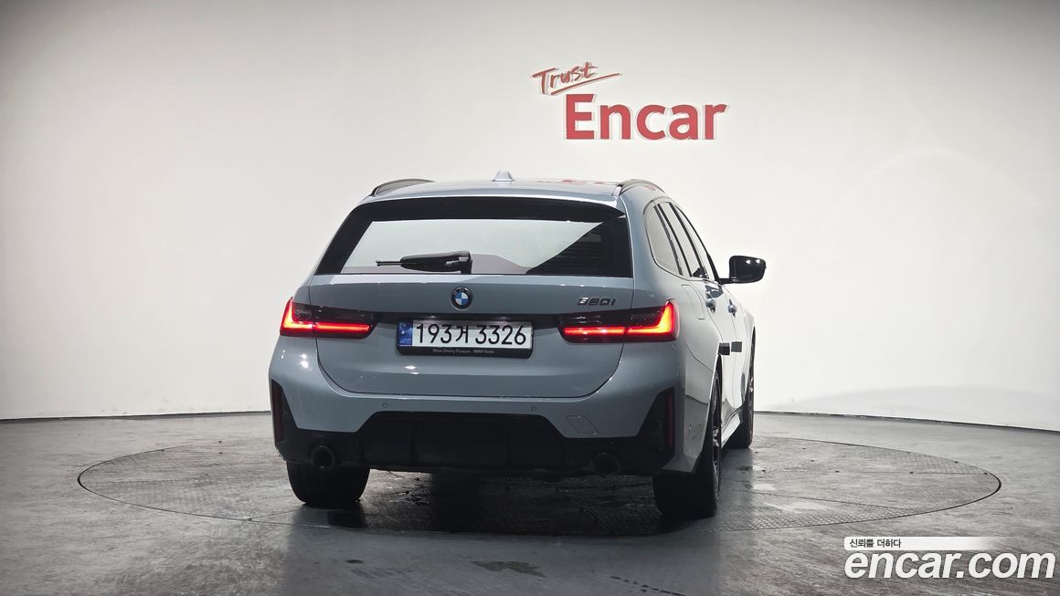 BMW 3-Series 320i Touring M Sports, 2023