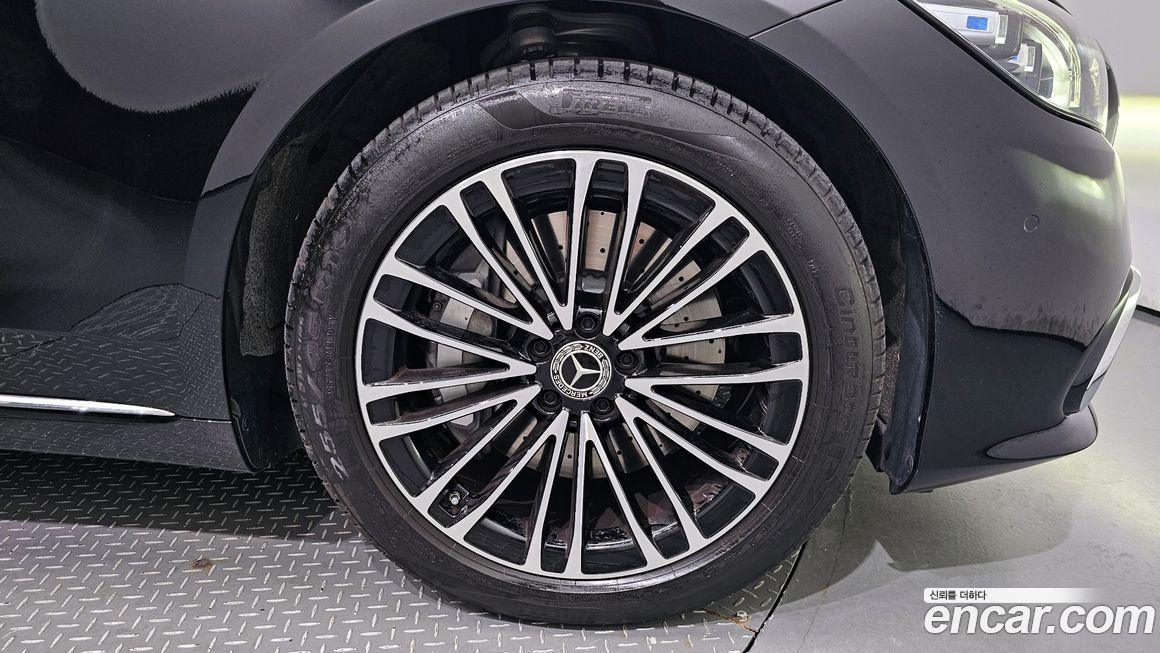 Mercedes-Benz S-Class S350 d 4MATIC, 2025