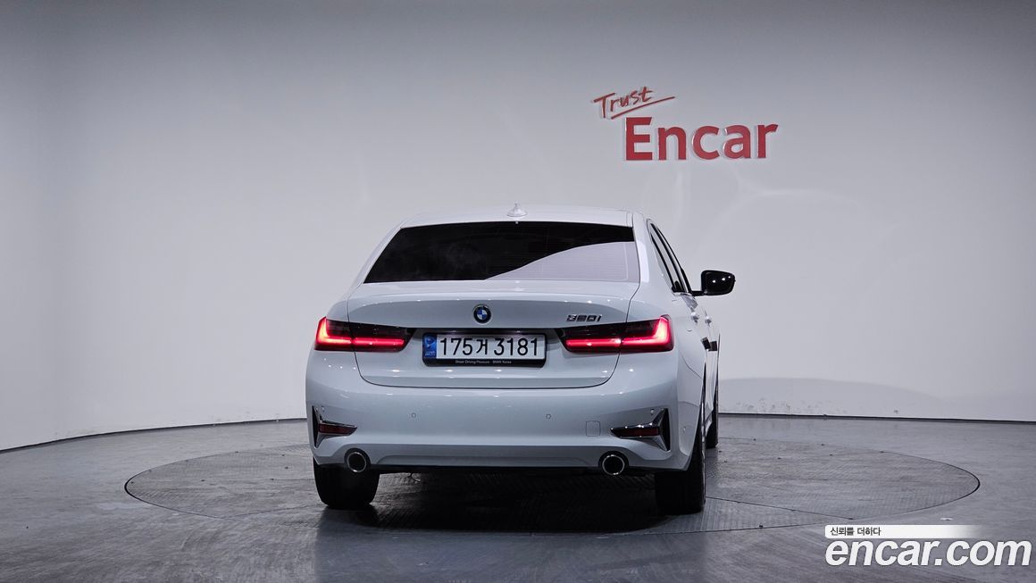 BMW 3-Series 320i Luxury, 2022