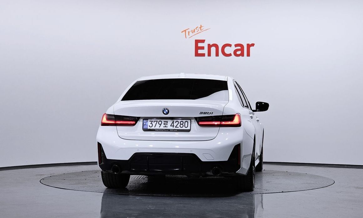 BMW 3-Series 320i M Sport, 2023