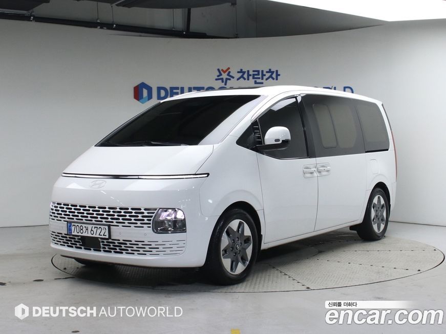 Hyundai Staria Tourer 11-Seater, 2025