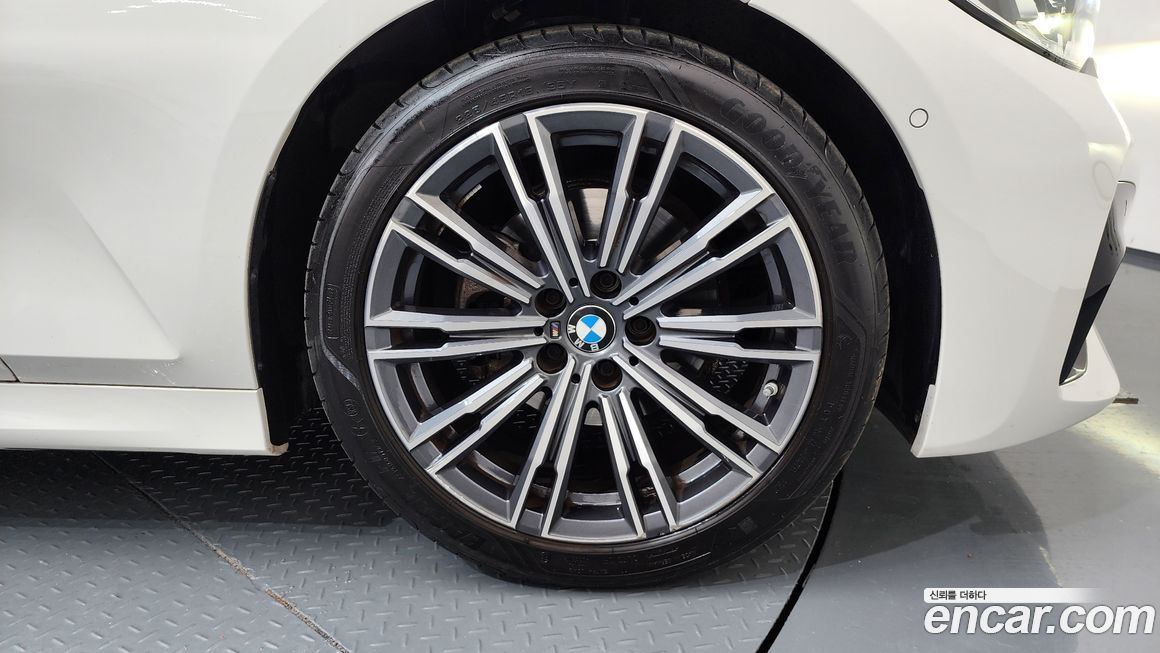 BMW 3-Series 320i M Sport, 2022