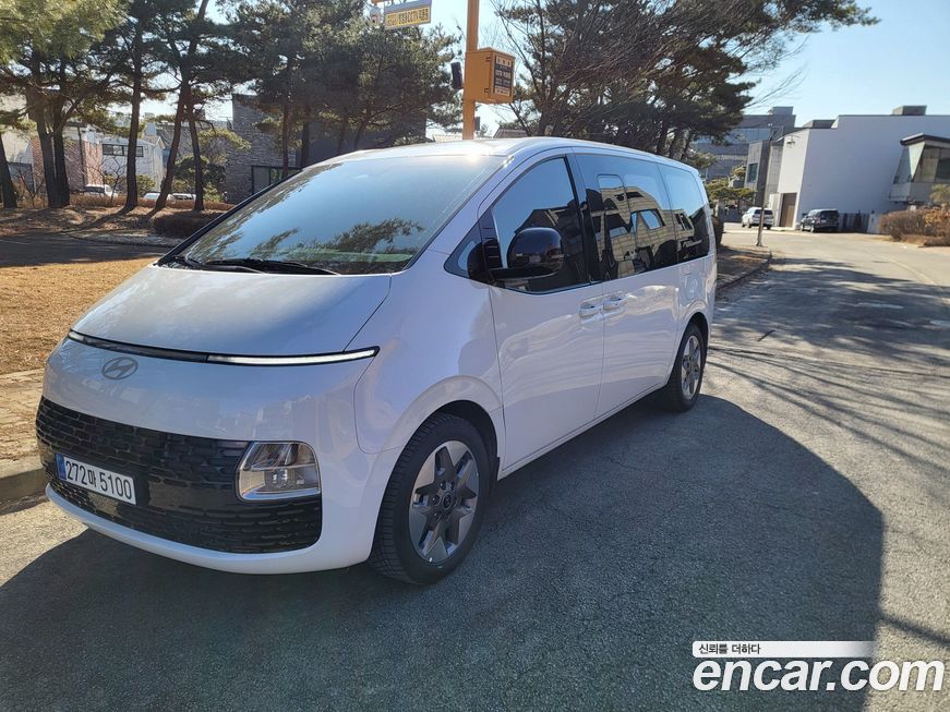 Hyundai Staria 4WD Tourer 9-Seater, 2025