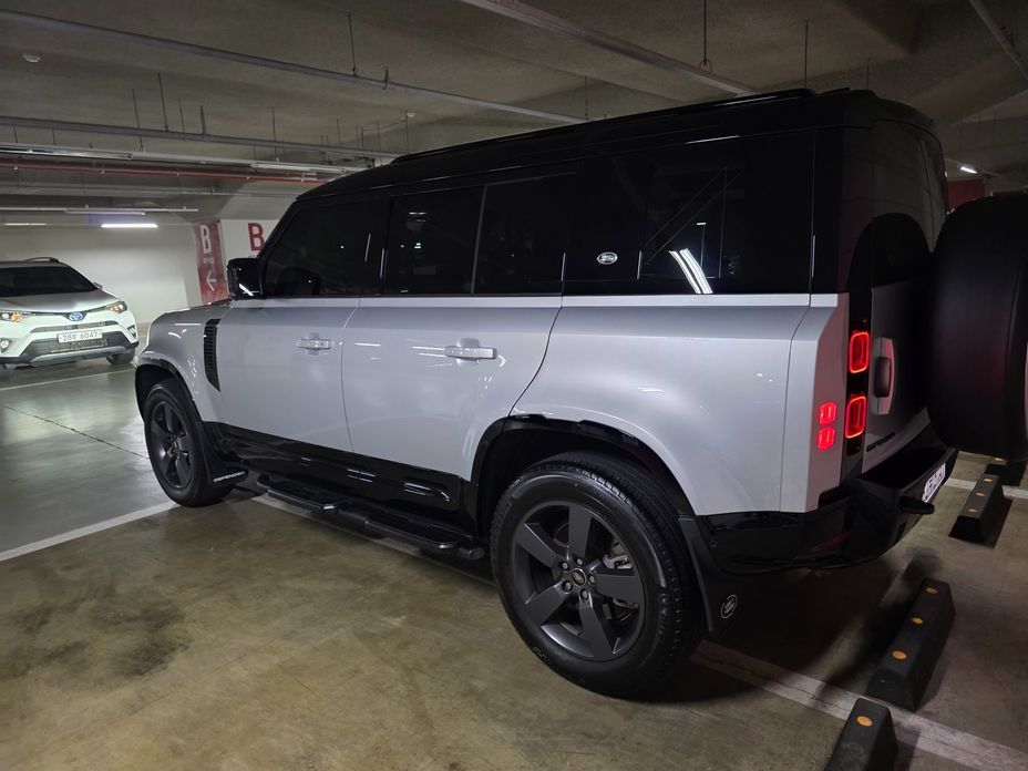 Land Rover Defender 110 D300 X-Dynamic HSE, 2024