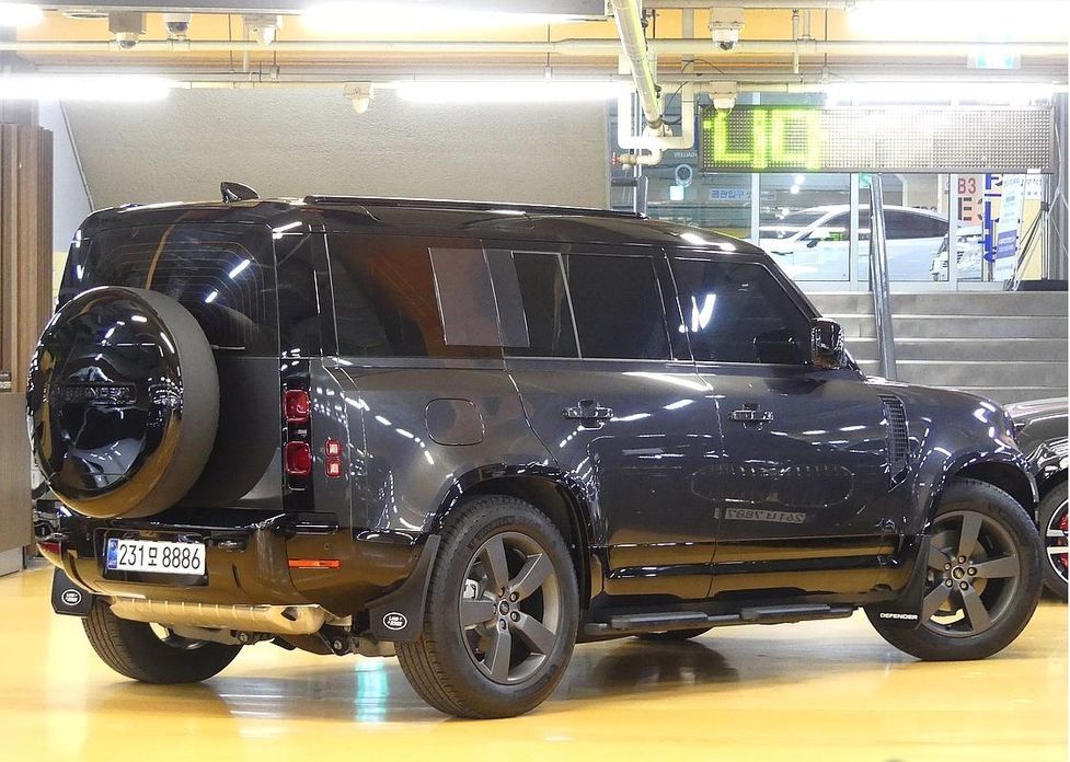 Land Rover Defender 110 P300 X-Dynamic SE, 2025