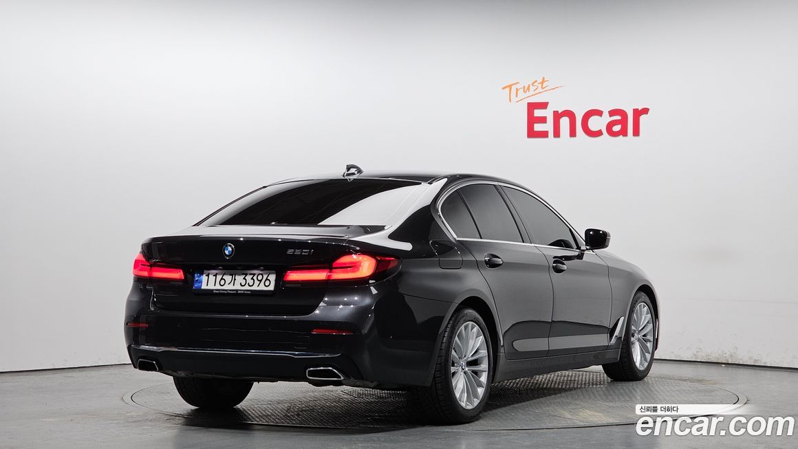 BMW 5-Series 520i Luxury, 2023