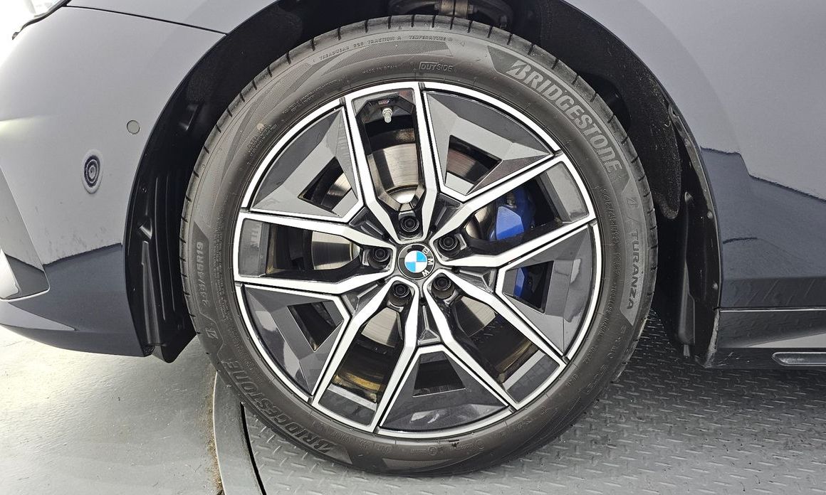 BMW 5-Series 520i M Sport, 2025
