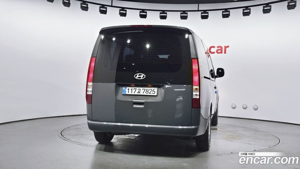 Hyundai Staria Tourer 9-Seater, 2025