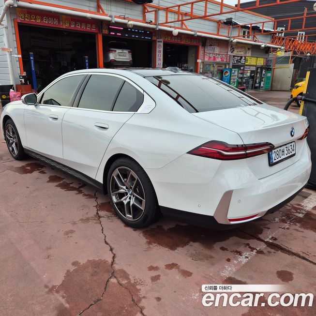 BMW 5-Series 520i, 2024