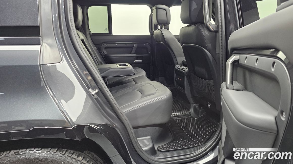 Land Rover Defender 110 P300 X-Dynamic SE, 2025