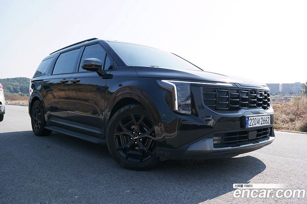 Kia Carnival 9-Seater Gravity, 2025