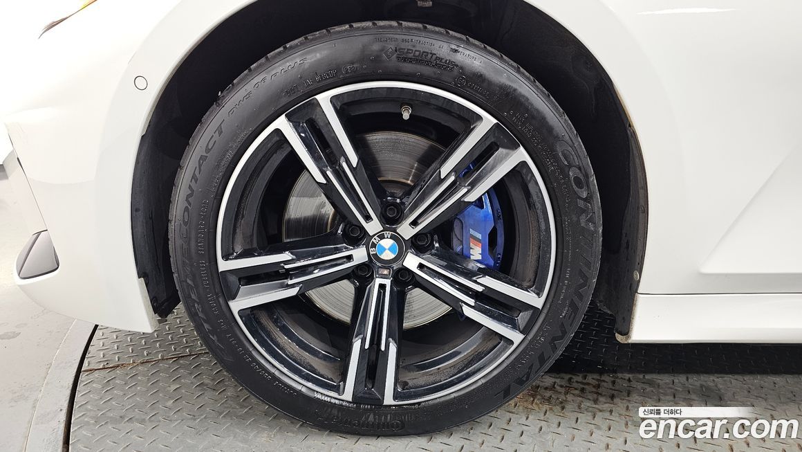 BMW 3-Series 320i M Sport, 2023