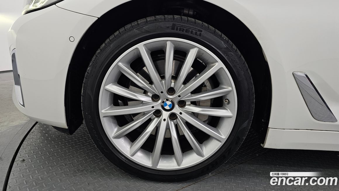 BMW 5-Series 530i xDrive Luxury, 2023