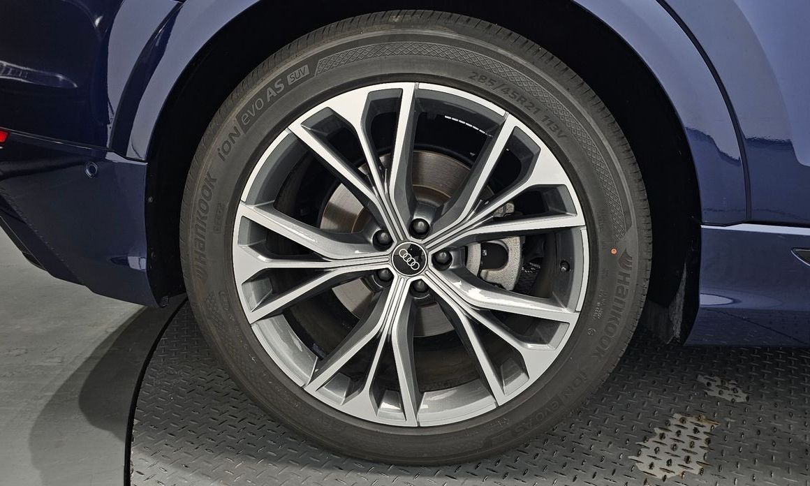 Audi Q8 55 TFSI Quattro Premium, 2022