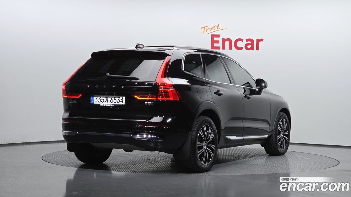 Volvo XC60 B5 Inscription, 2022