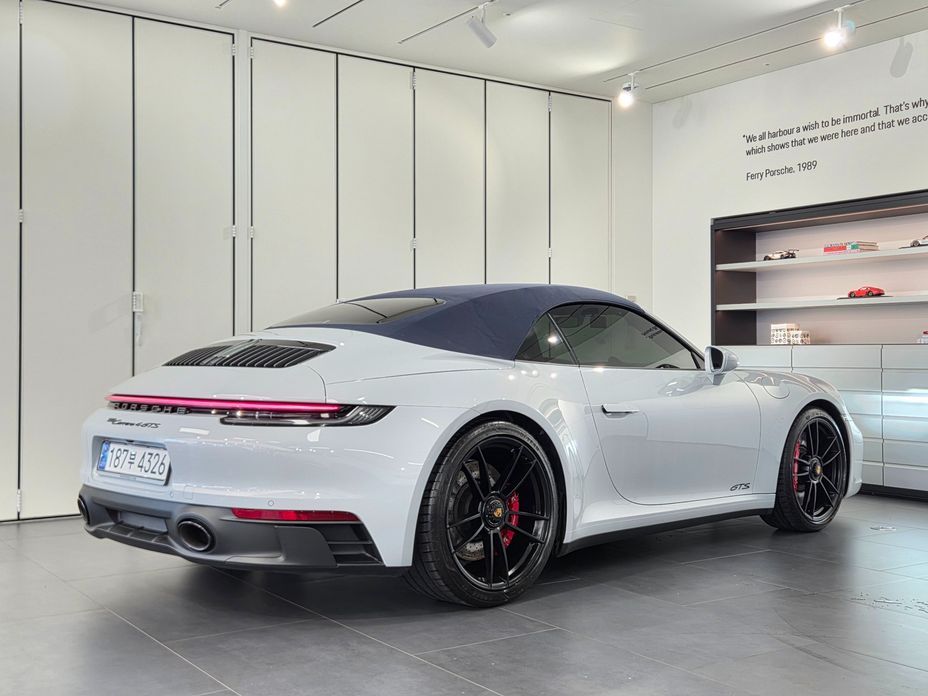 Porsche 911 Carrera 4 GTS Cabriolet, 2024