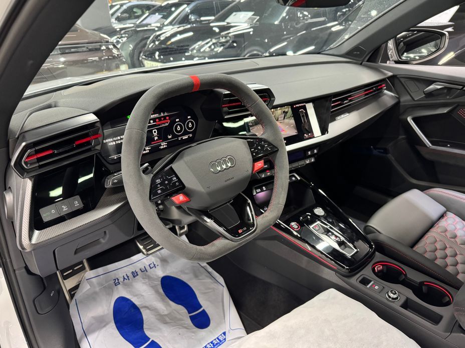 Audi RS3 2.5 TFSI Quattro Carbon Edition, 2025
