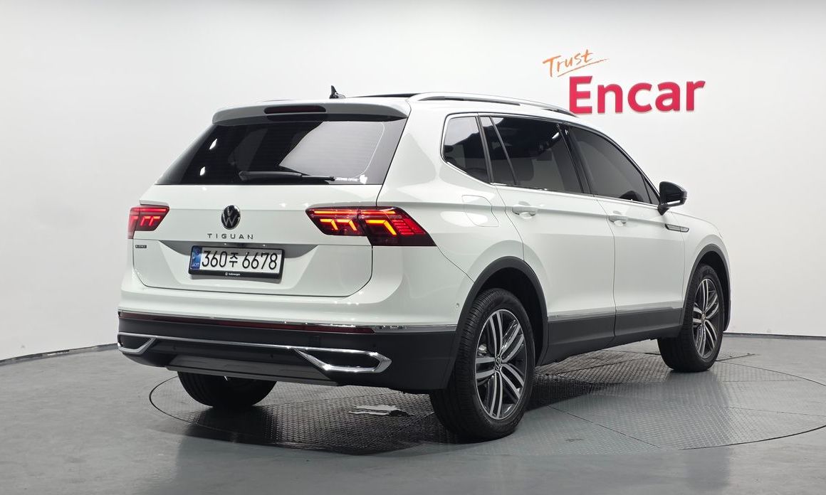 Volkswagen Tiguan 2.0 TSI Prestige, 2024