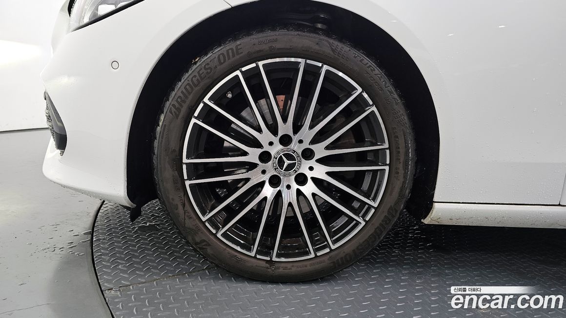 Mercedes-Benz C-Class C300 4MATIC Avantgarde, 2024