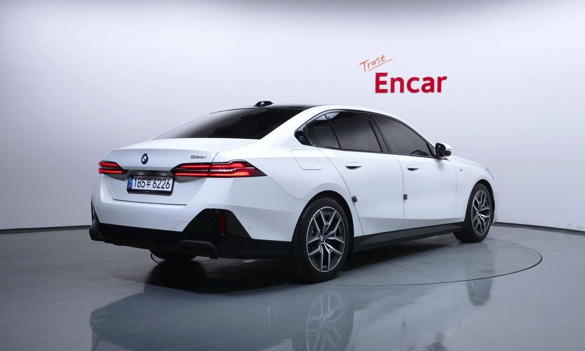 BMW 5-Series 520i M Sport, 2025